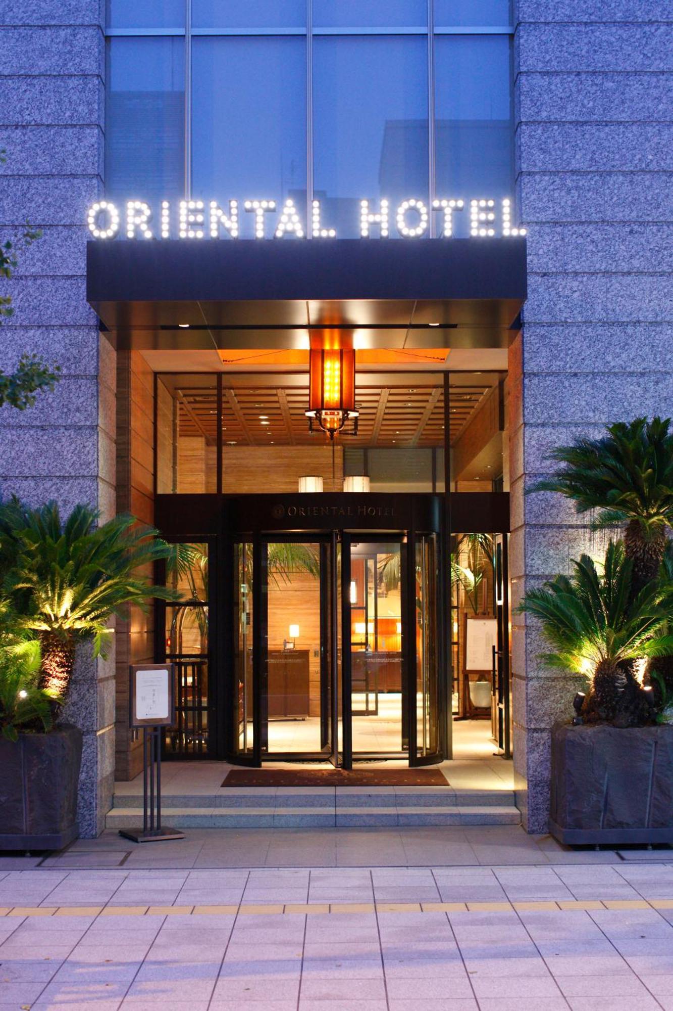 Oriental Hotel Kobe Bagian luar foto Entrance of the hotel